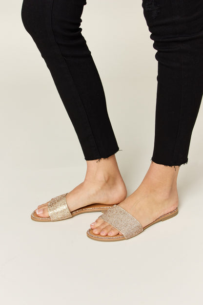 Rosy Gleam Rhinestone Flat Sandals