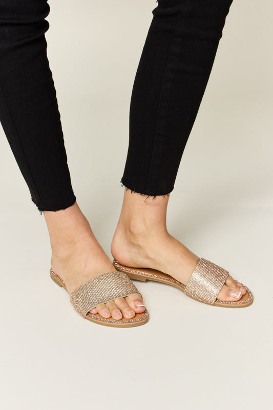 Rosy Gleam Rhinestone Flat Sandals